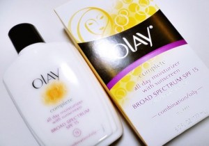 Olay-Complete-Moisturizer-with-Sunscreen-Combination-Oily-Skin-4-550x385